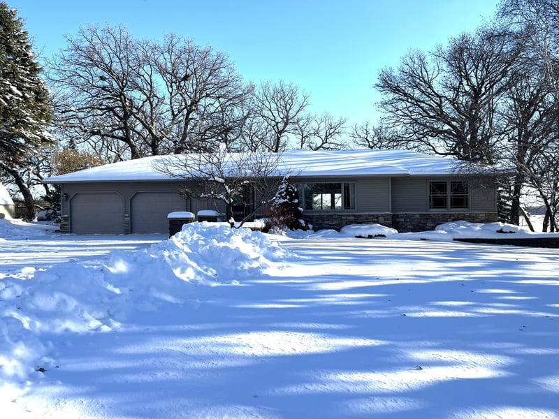 2 Coleman Ln, Fairmont, MN 56031