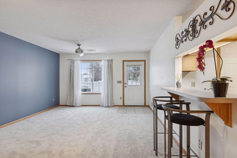 717 Mariner Way, Woodbury, MN 55129