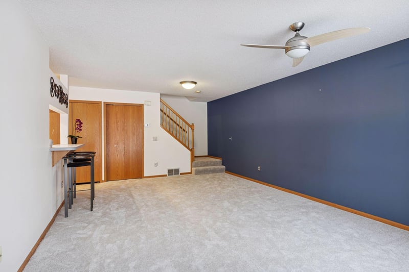 717 Mariner Way, Woodbury, MN 55129