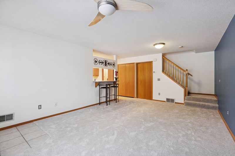 717 Mariner Way, Woodbury, MN 55129