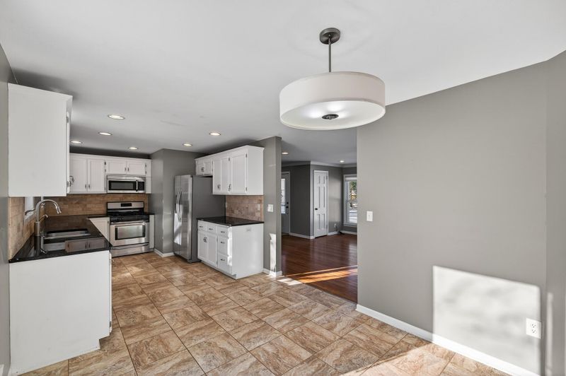 25815 Wild Rose Ln, Excelsior, MN 55331