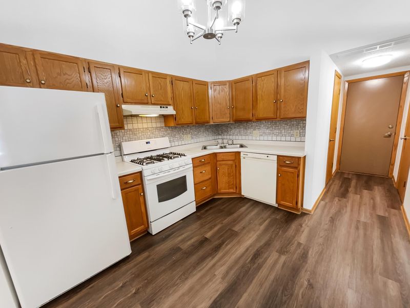 3677 Gershwin Ln N, Oakdale, MN 55128