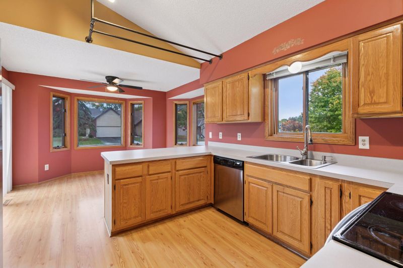 13391 Zarthan Cir, Savage, MN 55378