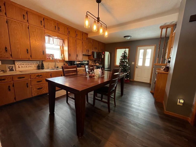 221 Main St, Currie, MN 56123
