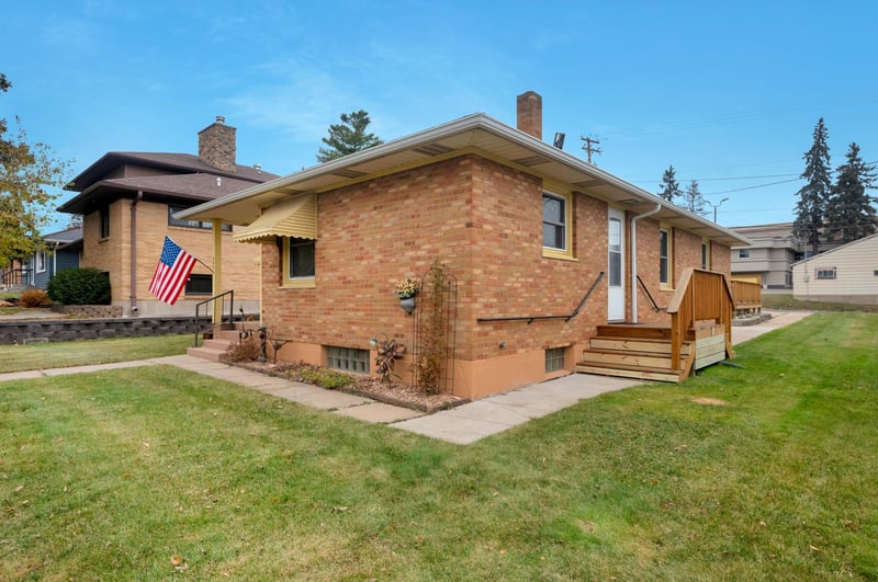 805 8th St N, Virginia, MN 55792