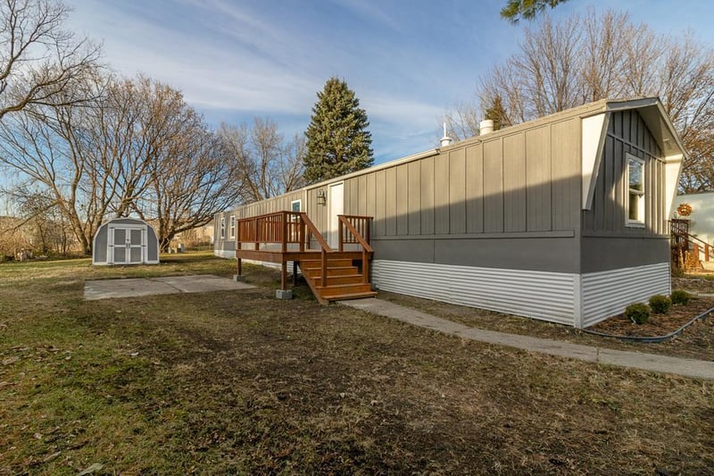 706 Southhaven Dr, Mankato, MN 56001