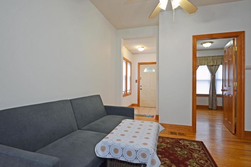653 Thomas Ave, Saint Paul, MN 55104