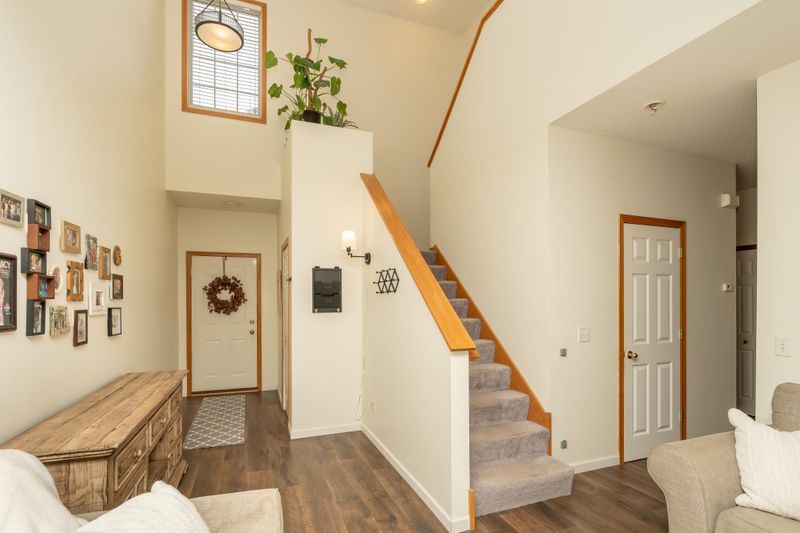 8042 Stratford Cir S, Shakopee, MN 55379