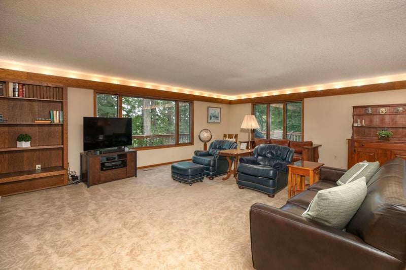 1135 1st St NW, Oronoco, MN 55960