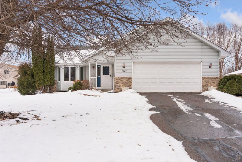 1077 Bonnieview Dr, Woodbury, MN 55129