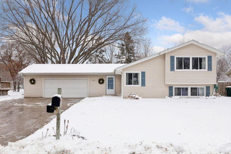 907 132nd Ln NE, Blaine, MN 55434
