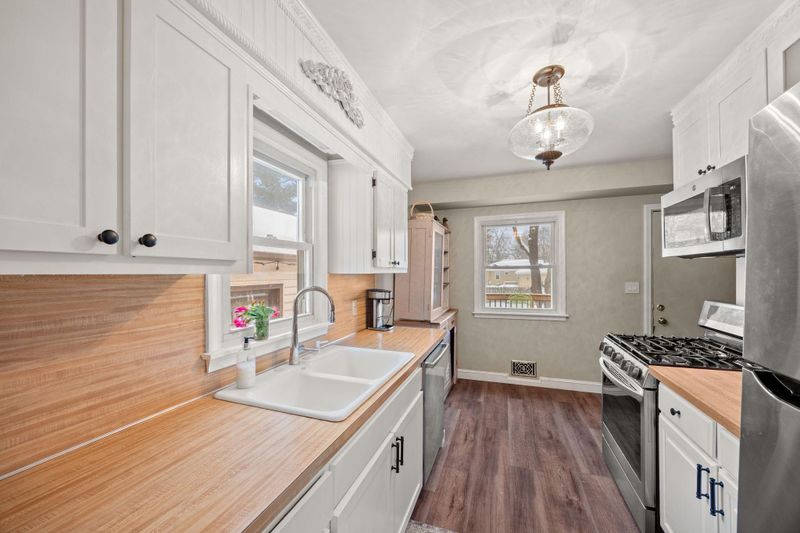 548 Doris Ave, Shoreview, MN 55126