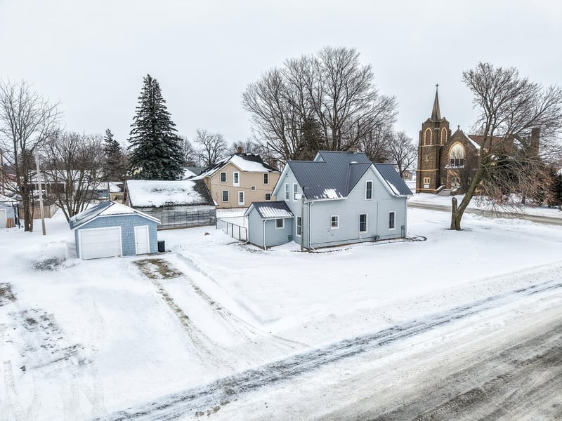 401 1st St, Fountain, MN 55935