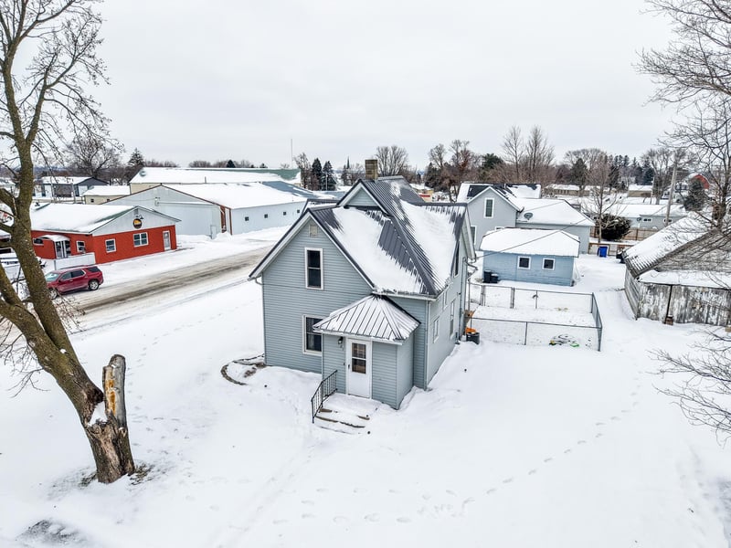 401 1st St, Fountain, MN 55935