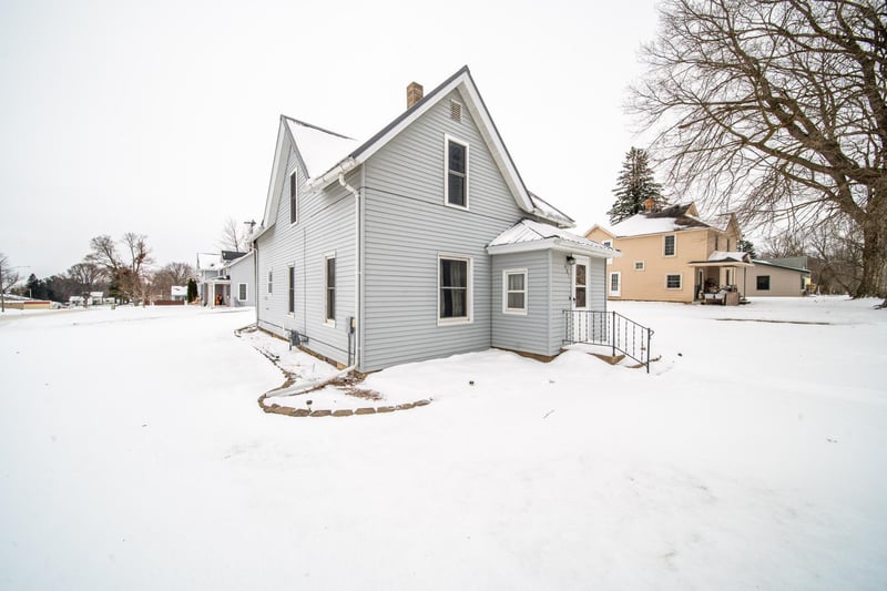 401 1st St, Fountain, MN 55935