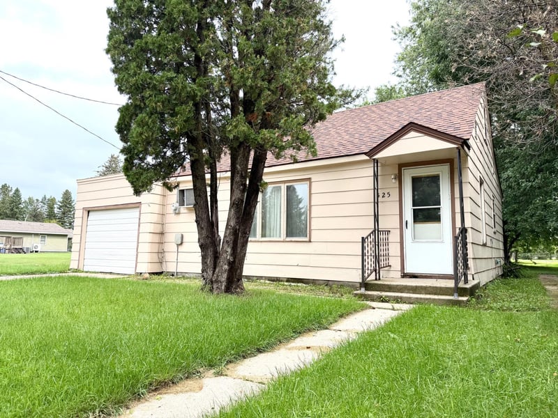 525 2nd St N, Middle River, MN 56737