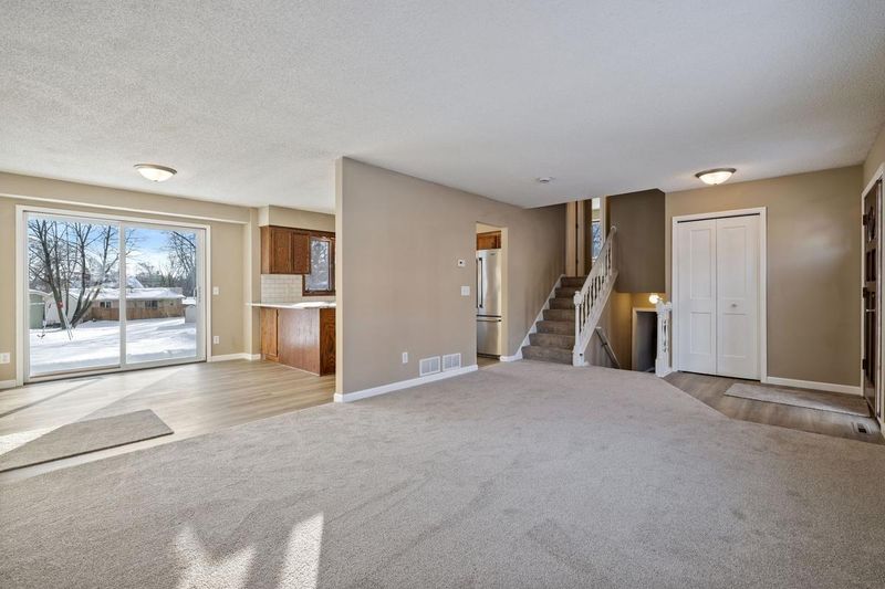 1002 Cross Rd, Eagan, MN 55123