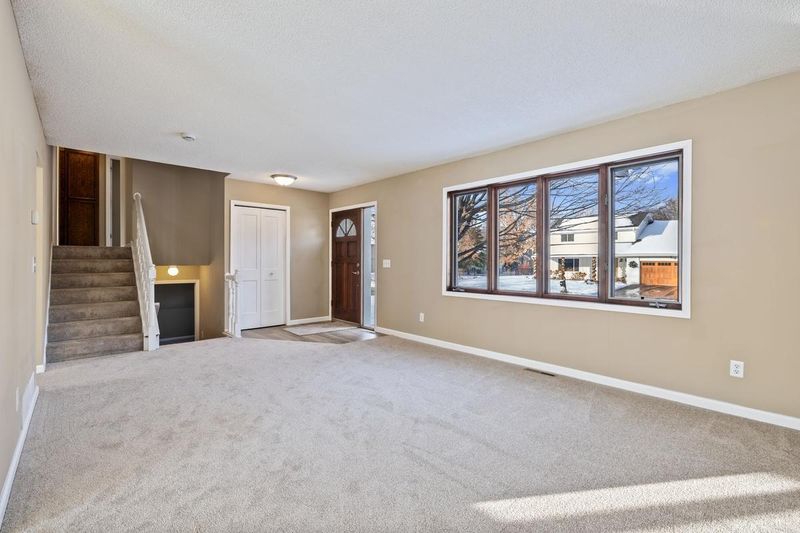 1002 Cross Rd, Eagan, MN 55123