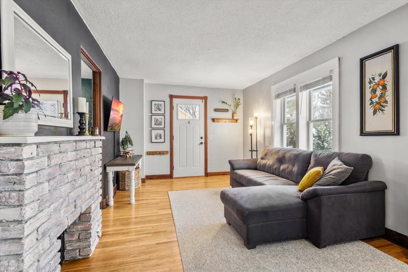 101 S 8th St, River Falls, WI 54022