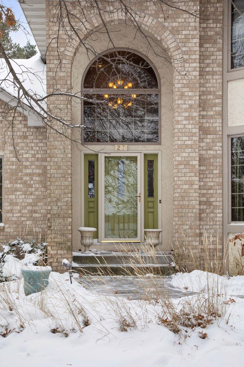 27 Scotch Pine Rd, North Oaks, MN 55127