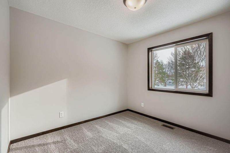 510 Lois Ln, Lino Lakes, MN 55014