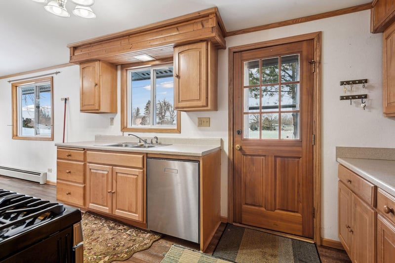 631 Broadway St E, New Germany, MN 55367
