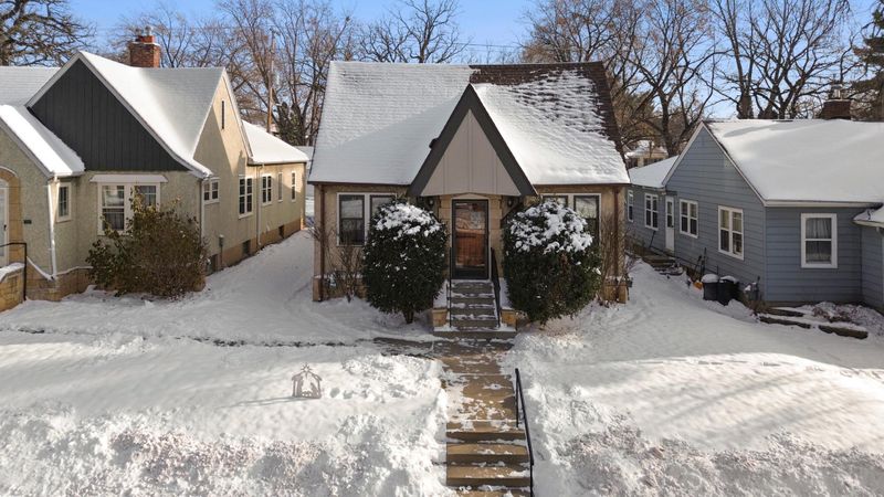 492527 28th Ave S, Minneapolis, MN 55417