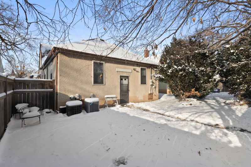 492527 28th Ave S, Minneapolis, MN 55417