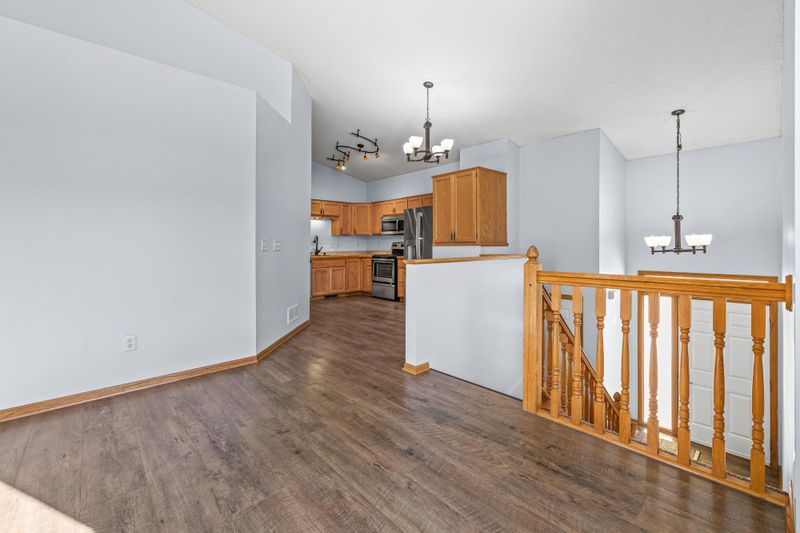 1059 Honeysuckle Ln SE, Cambridge, MN 55008