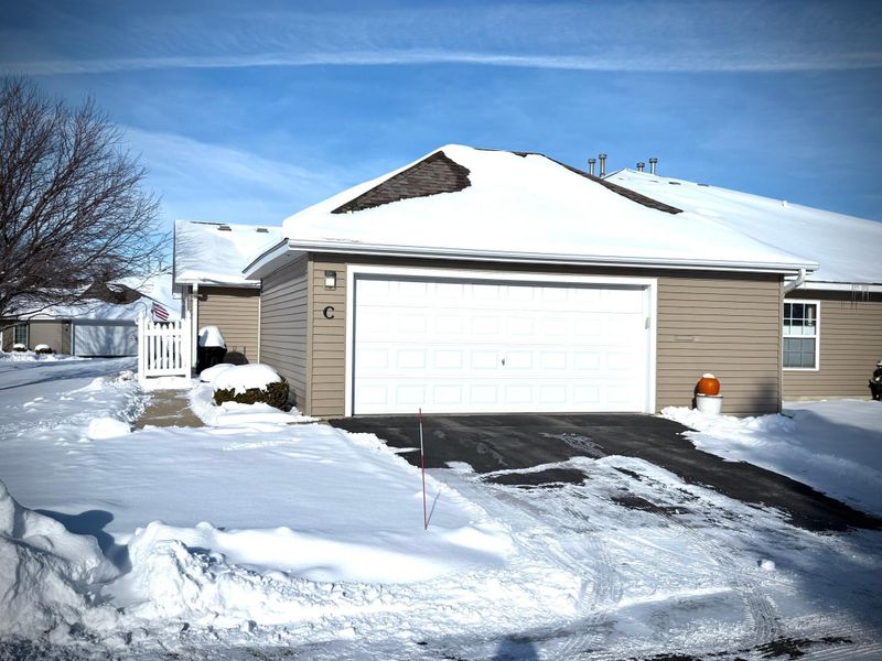 1907 Oak Tree Ln #C, Austin, MN 55912