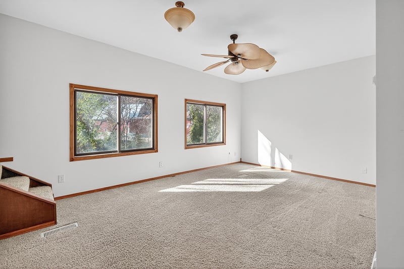 617 Broadway, Carver, MN 55315