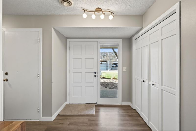 8945 Preserve Blvd, Eden Prairie, MN 55347