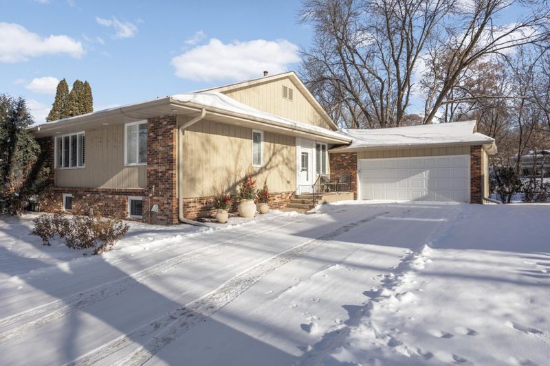 5315 Malibu Dr, Edina, MN 55436