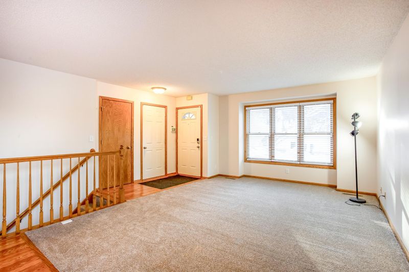 2339 Highwood Ave E, Maplewood, MN 55119