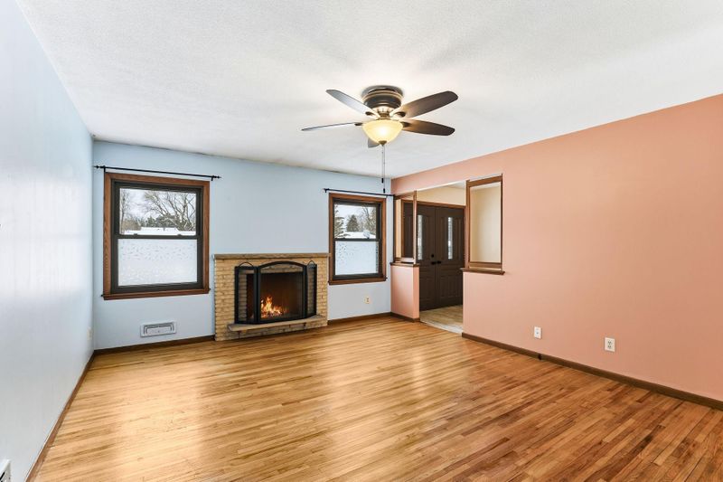 2300 W 95th St, Bloomington, MN 55431
