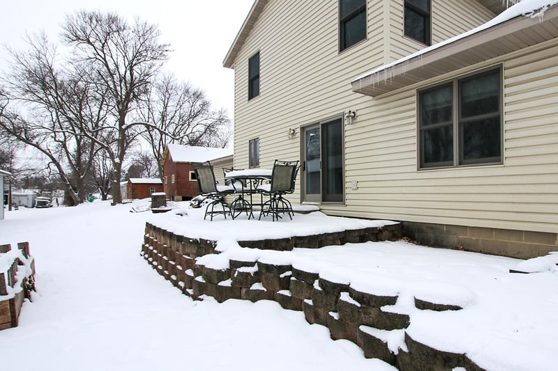 302 2nd St SE, Renville, MN 56284