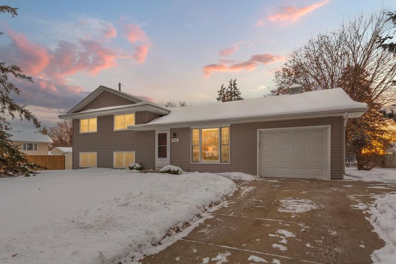 8232 Hemingway Ave S, Cottage Grove, MN 55016