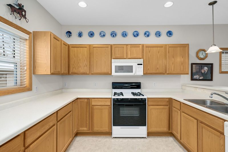 1373 5th St E, Saint Paul, MN 55106