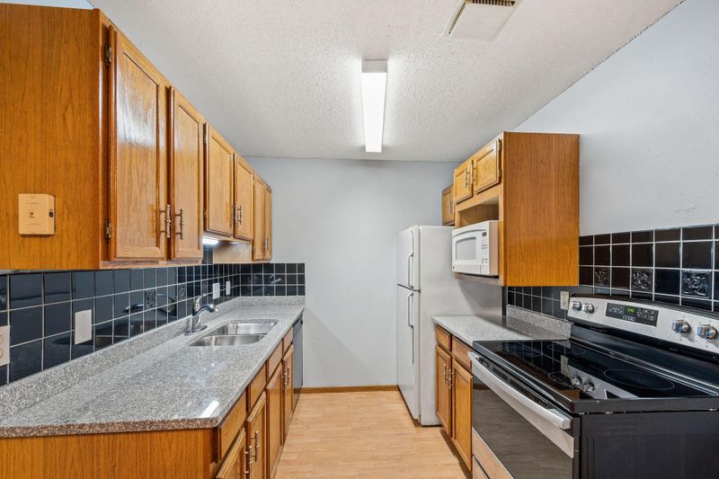 4 Pine Tree Dr #223, Arden Hills, MN 55112