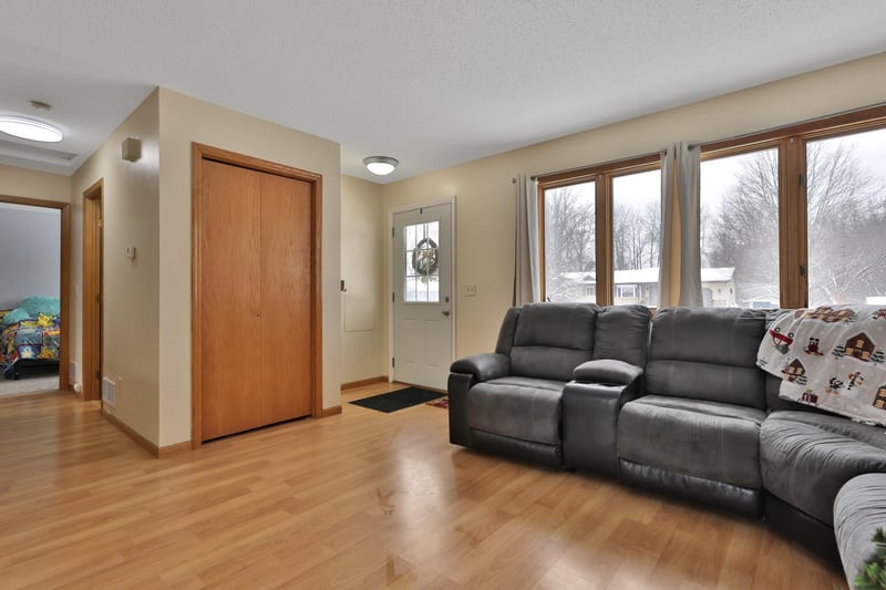 30125 Ridgewood Ave, Shafer, MN 55074