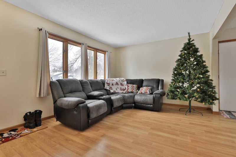30125 Ridgewood Ave, Shafer, MN 55074