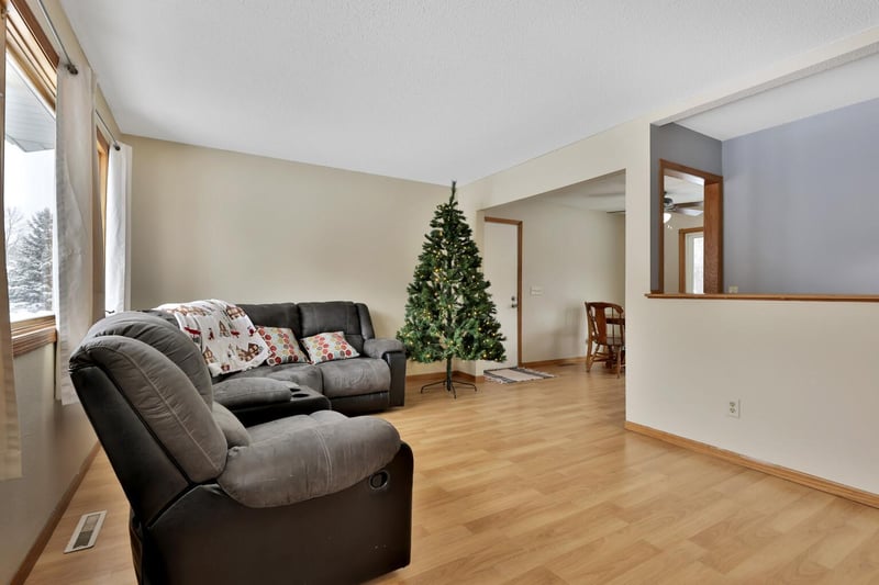 30125 Ridgewood Ave, Shafer, MN 55074