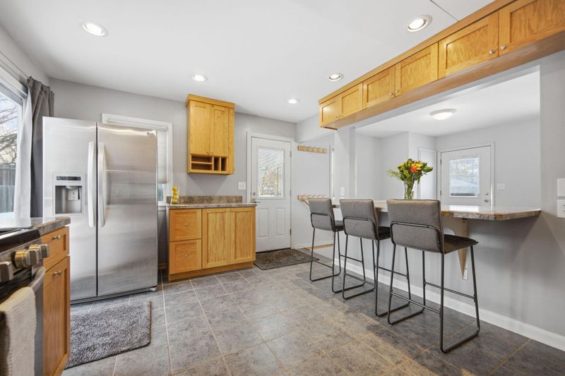 1648 Lois Dr, Shoreview, MN 55126