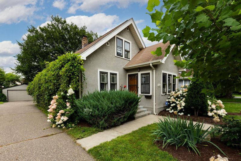 3324 Weenonah Pl, Minneapolis, MN 55417