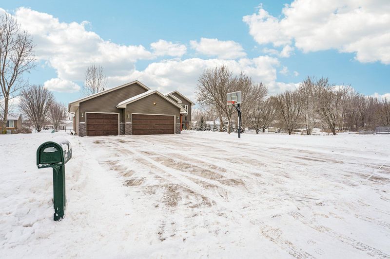 29614 Nathan Ave, Lindstrom, MN 55045