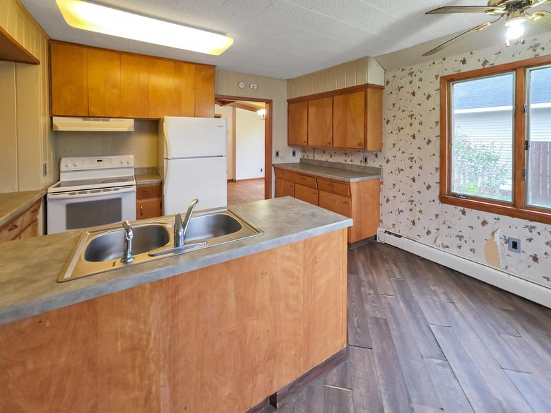 939 Duluth Ave N, Thief River Falls, MN 56701