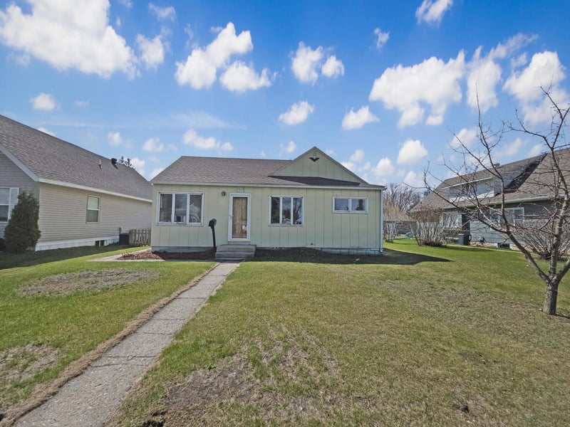 939 Duluth Ave N, Thief River Falls, MN 56701