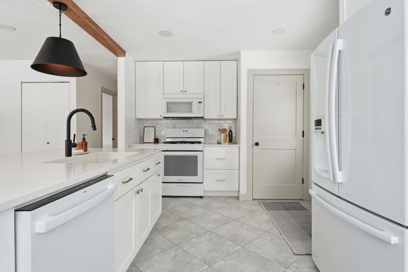 3033 Longfellow Rd, Mound, MN 55364