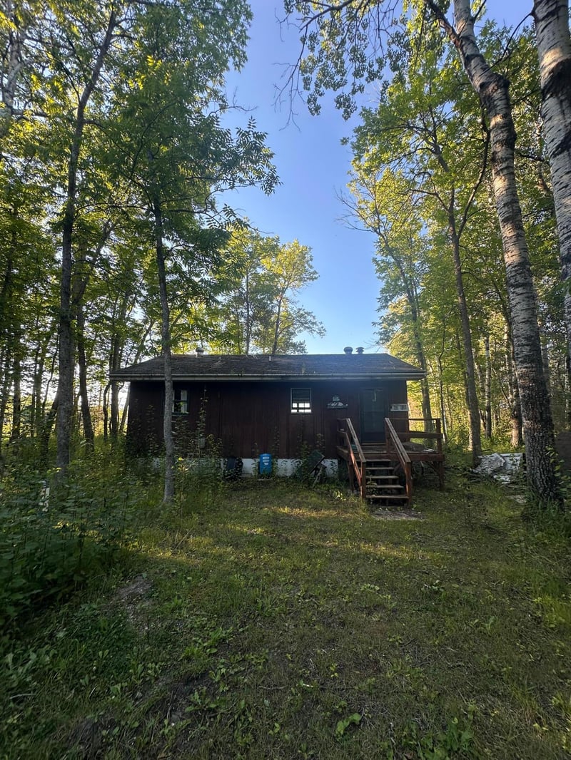 17415 E Pine Dr NW, Angle Inlet, MN 56711