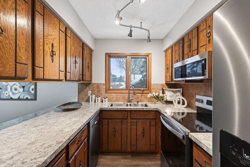 10549 Lancaster Ln N, Maple Grove, MN 55369